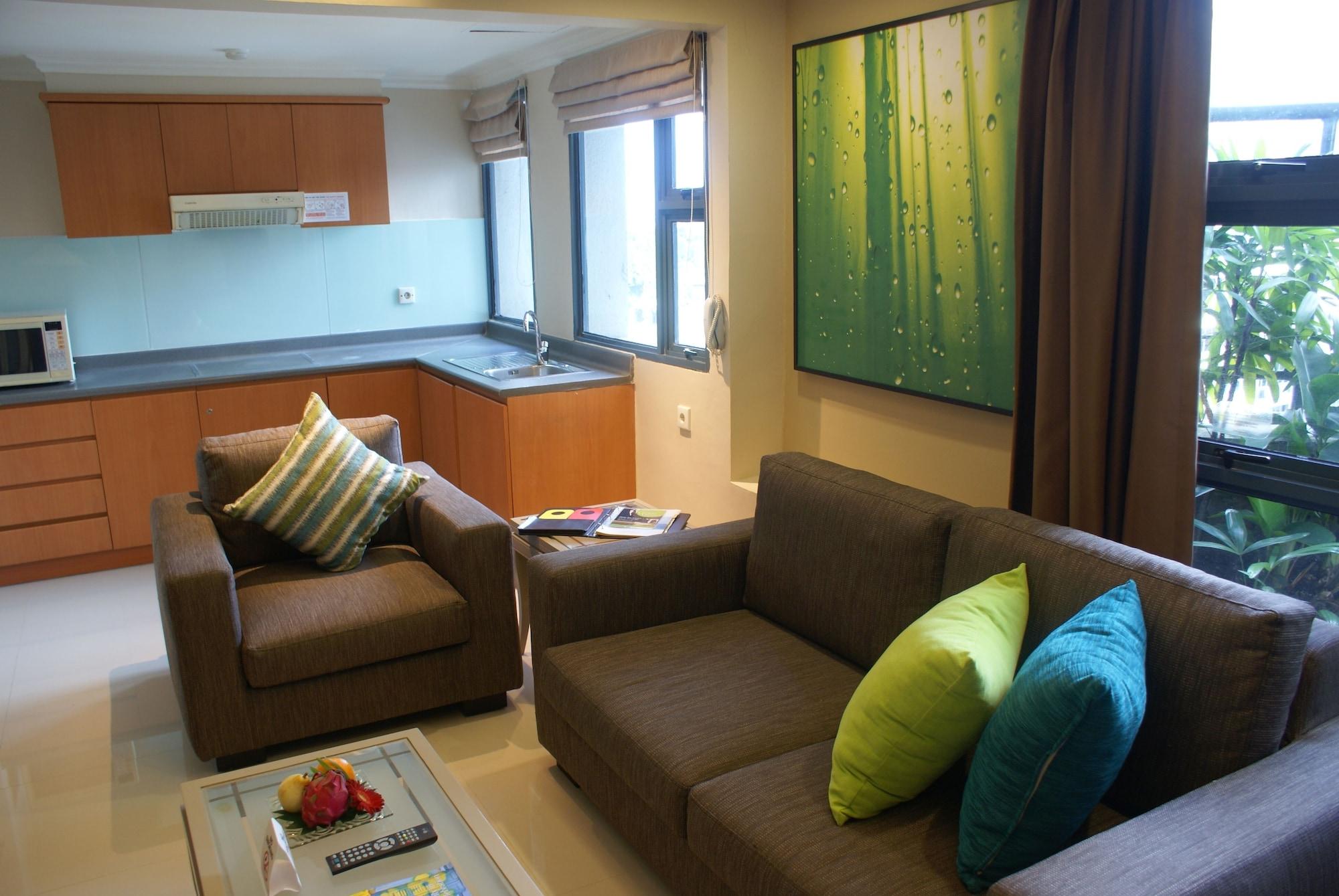 Grand Tropic Suites Hotel Jakarta Luaran gambar