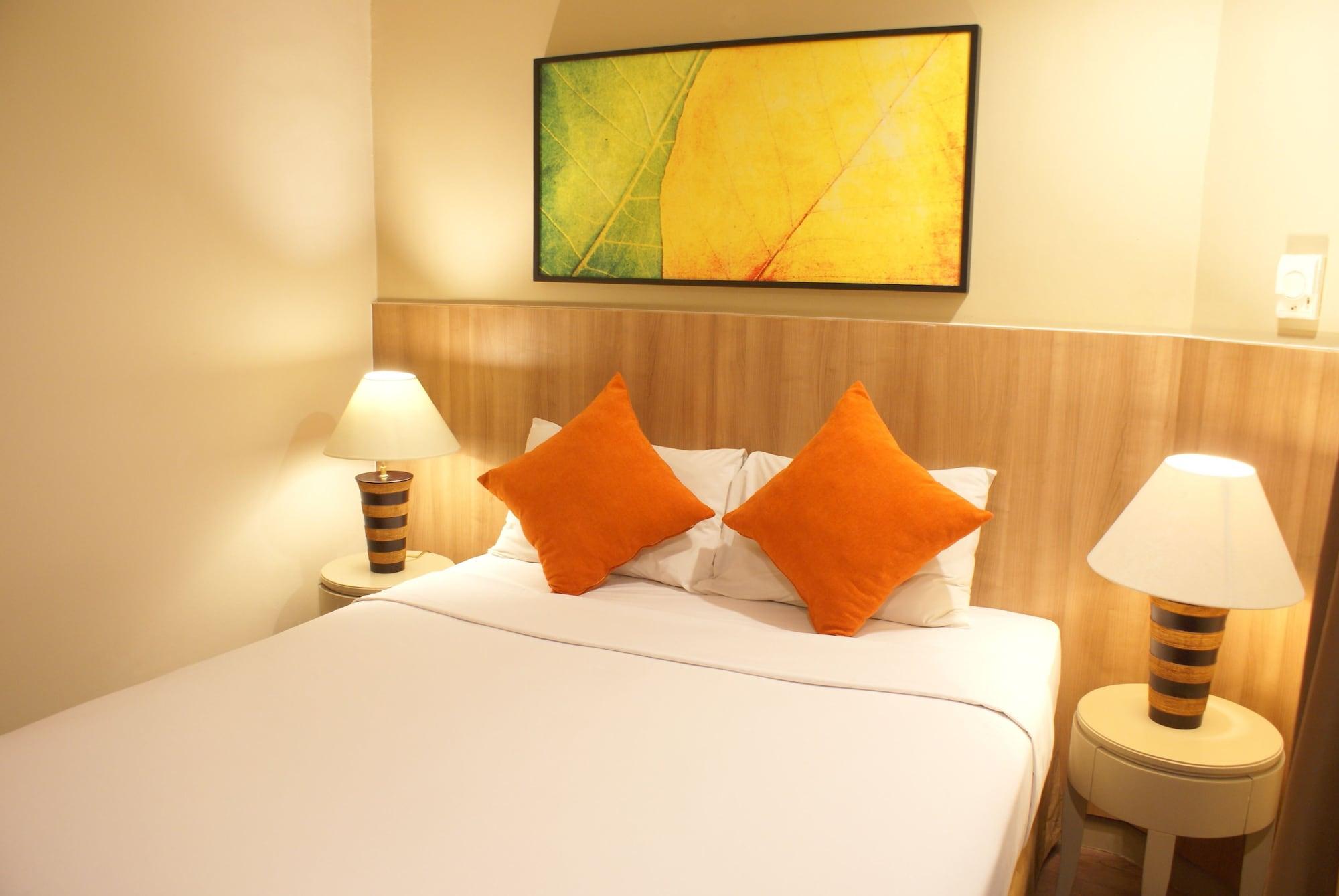 Grand Tropic Suites Hotel Jakarta Luaran gambar