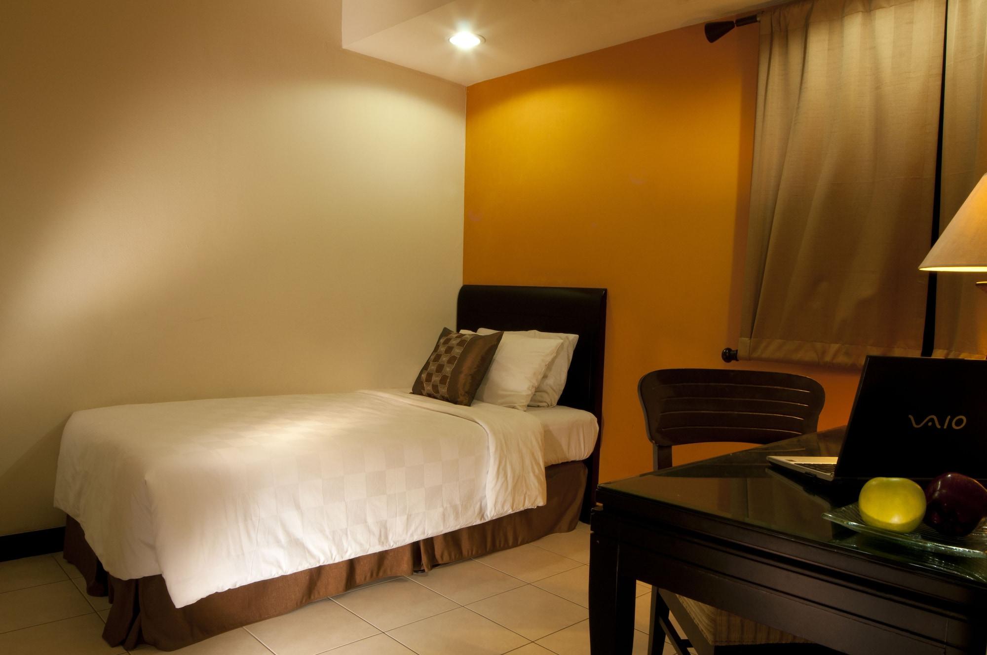 Grand Tropic Suites Hotel Jakarta Luaran gambar