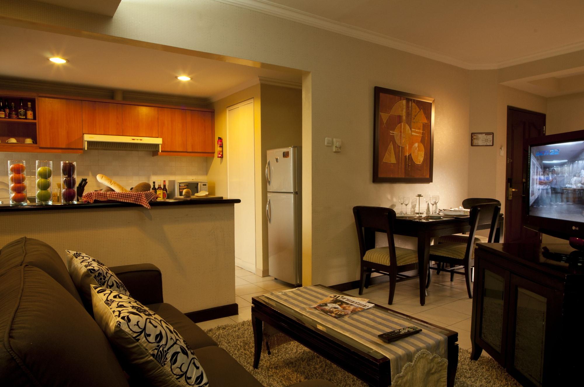 Grand Tropic Suites Hotel Jakarta Luaran gambar