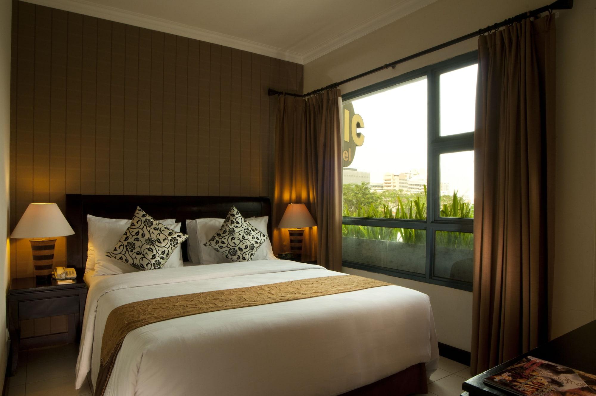 Grand Tropic Suites Hotel Jakarta Luaran gambar