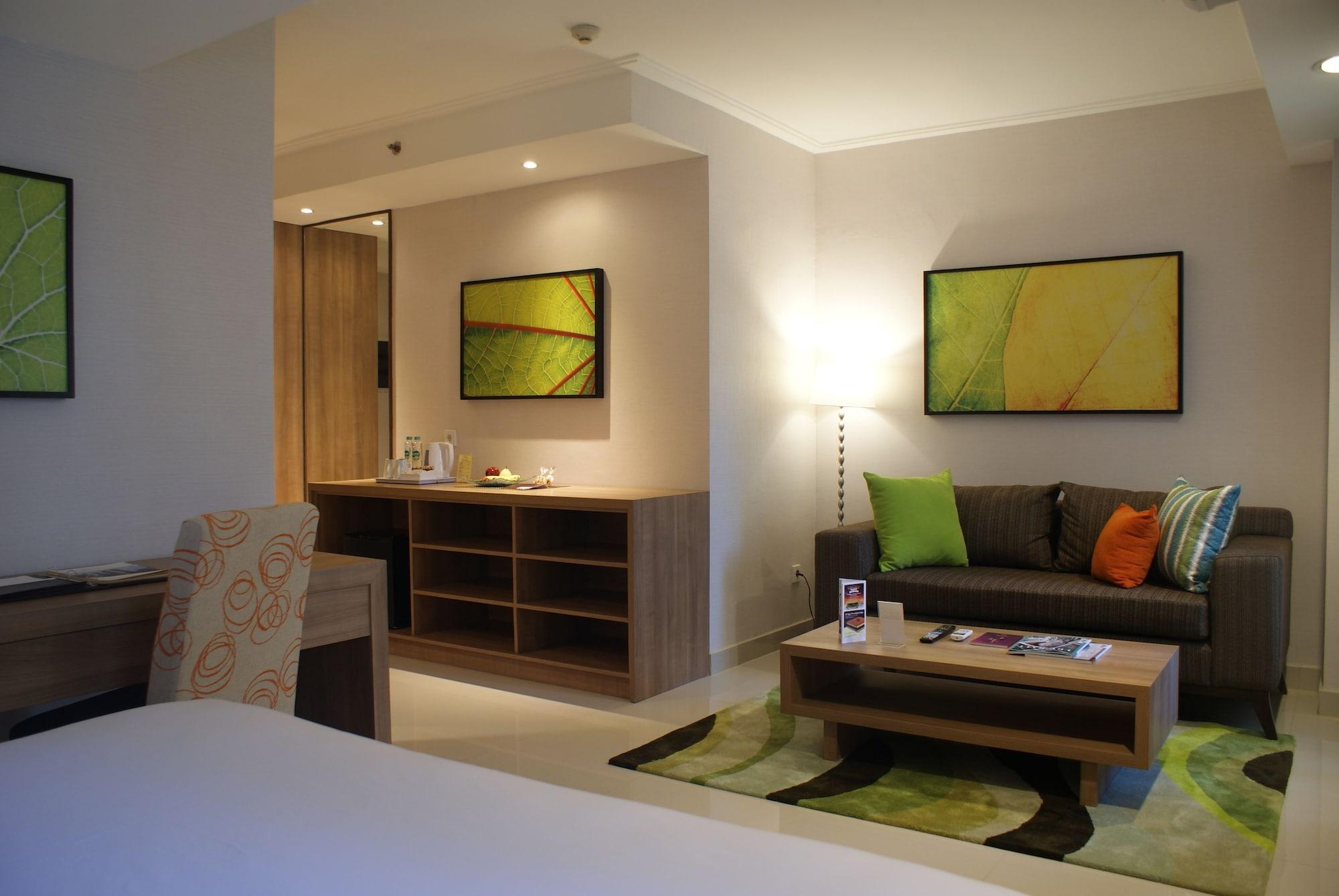 Grand Tropic Suites Hotel Jakarta Luaran gambar
