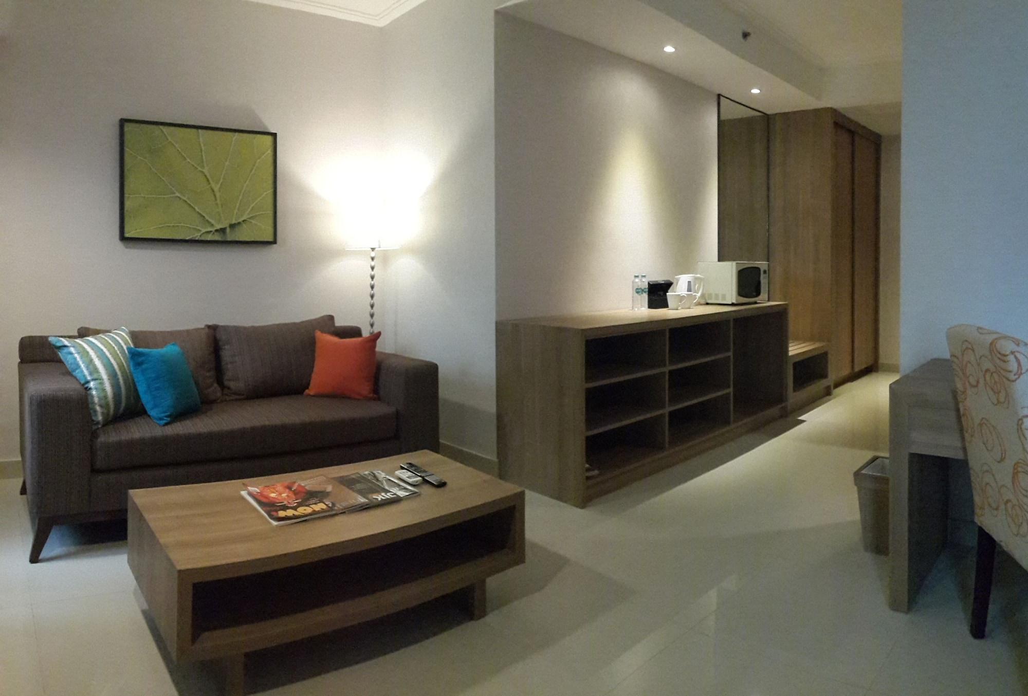 Grand Tropic Suites Hotel Jakarta Luaran gambar