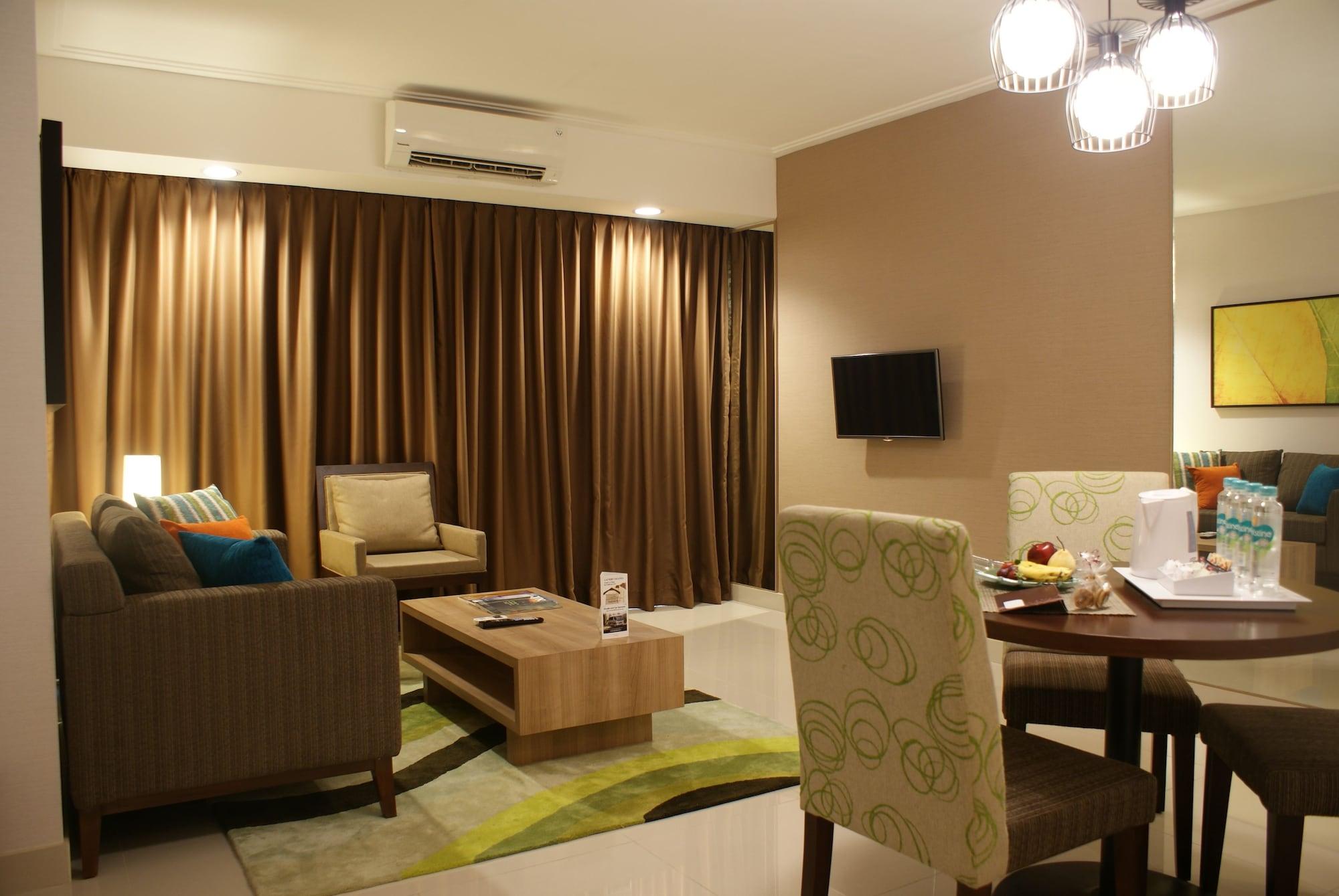 Grand Tropic Suites Hotel Jakarta Luaran gambar