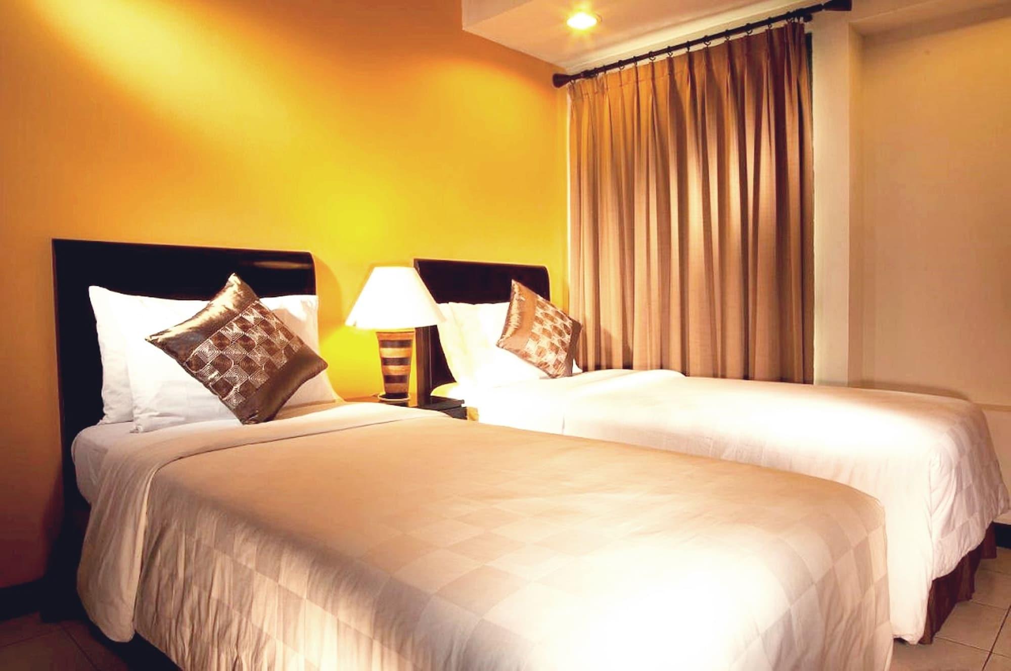 Grand Tropic Suites Hotel Jakarta Luaran gambar
