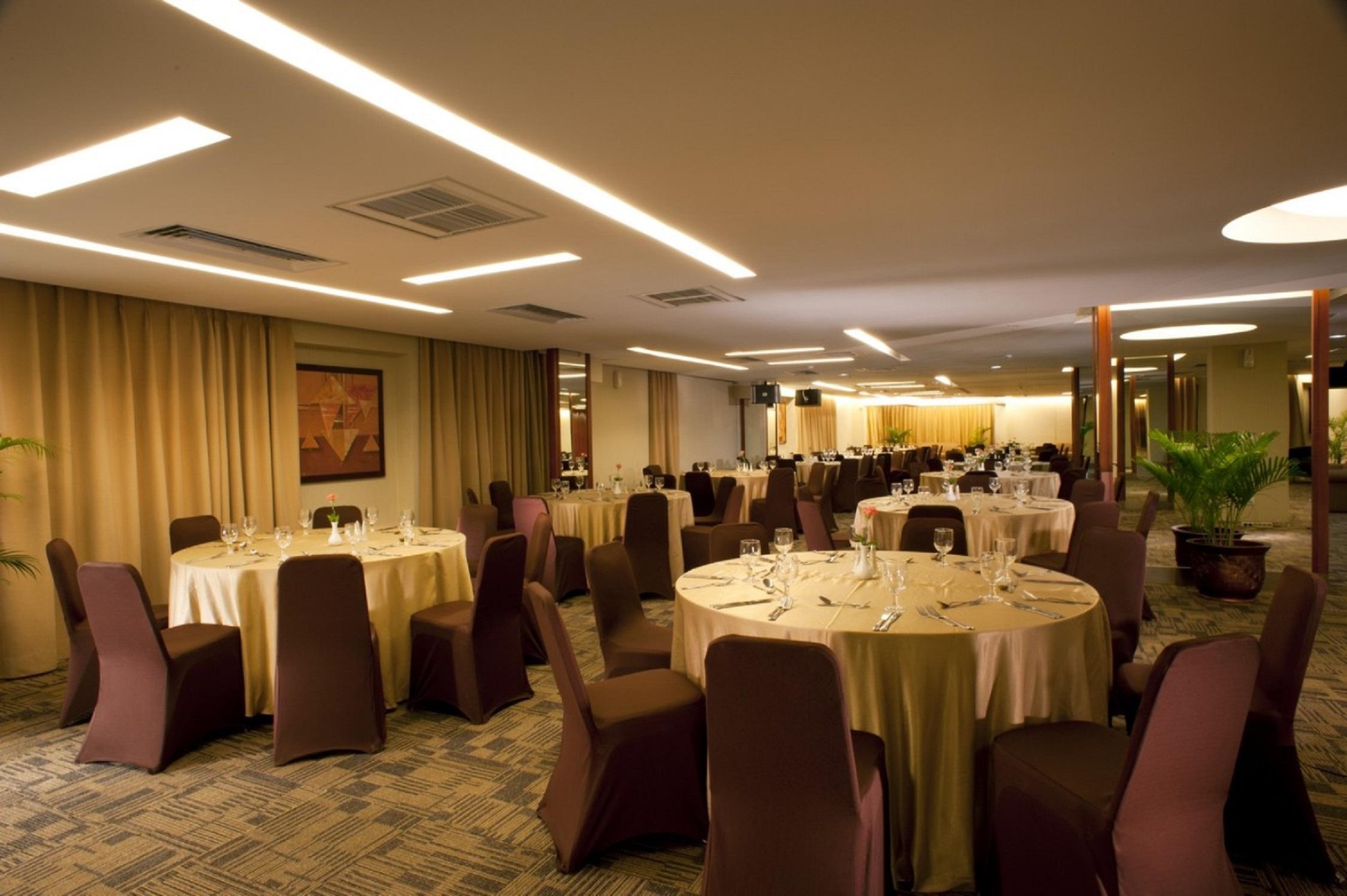 Grand Tropic Suites Hotel Jakarta Luaran gambar