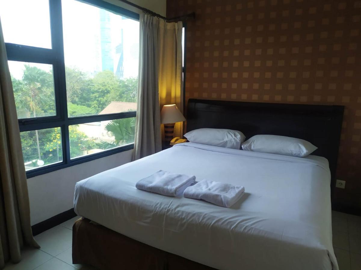Grand Tropic Suites Hotel Jakarta Luaran gambar