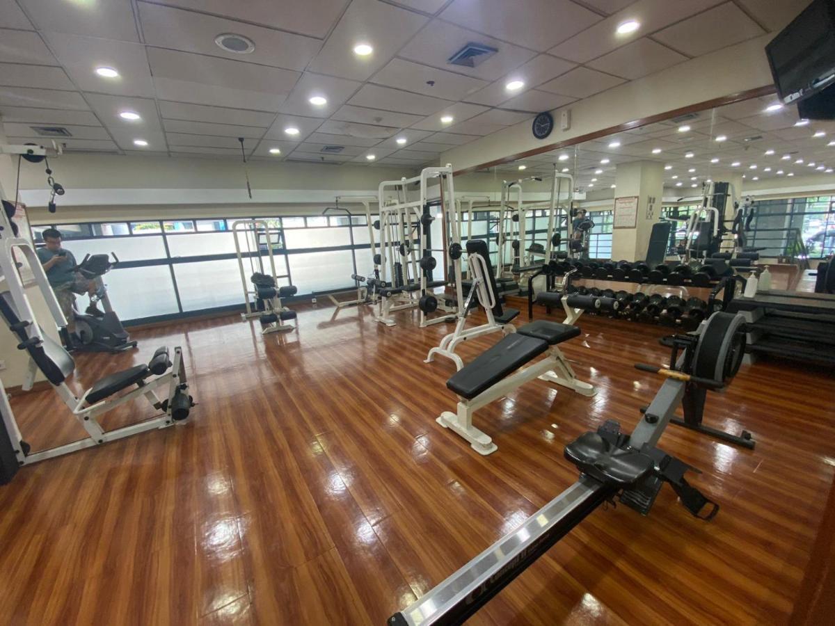 Grand Tropic Suites Hotel Jakarta Luaran gambar