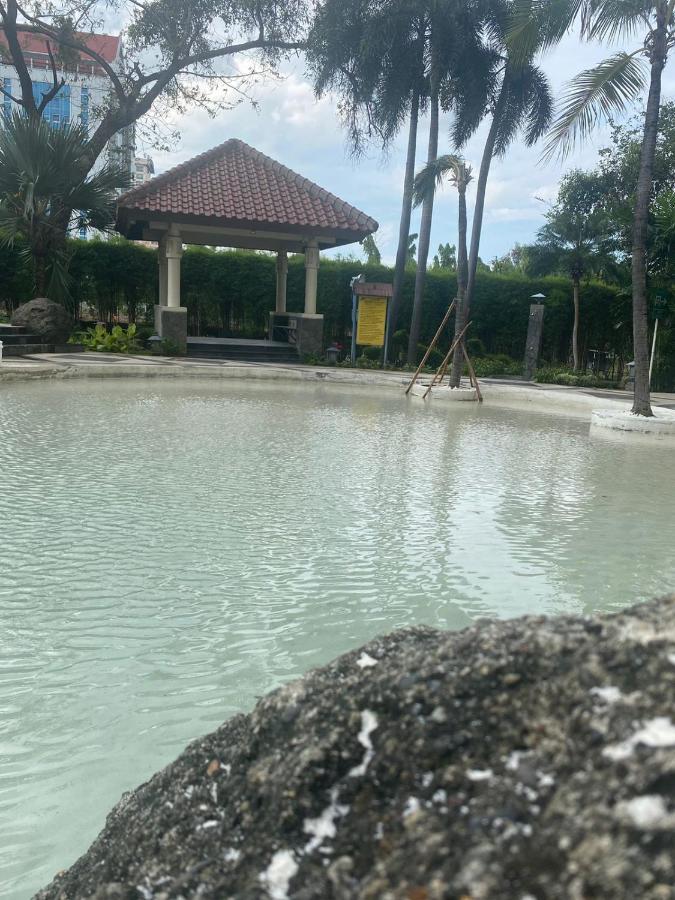 Grand Tropic Suites Hotel Jakarta Luaran gambar