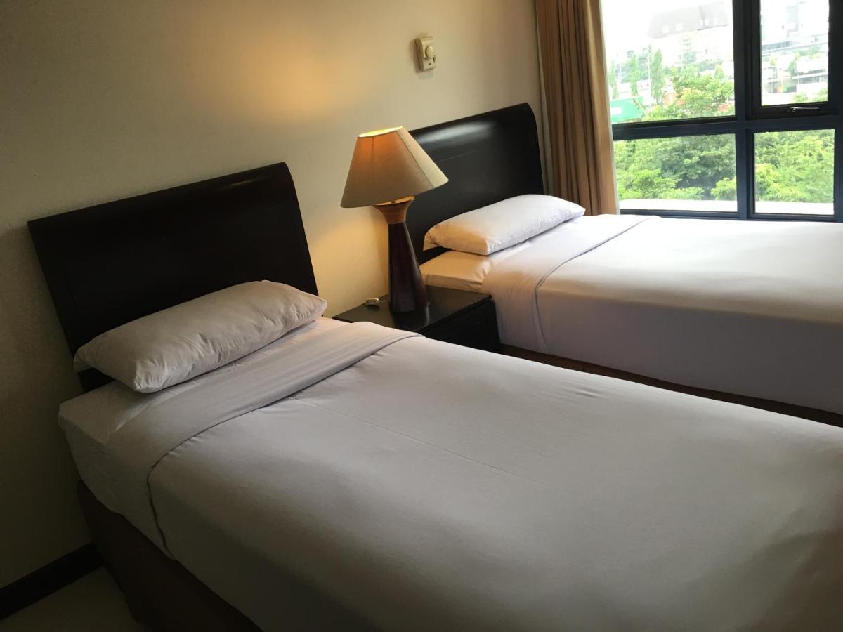 Grand Tropic Suites Hotel Jakarta Luaran gambar