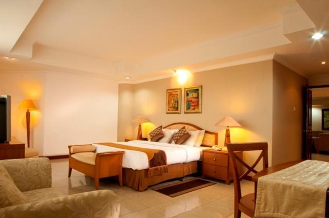 Grand Tropic Suites Hotel Jakarta Luaran gambar