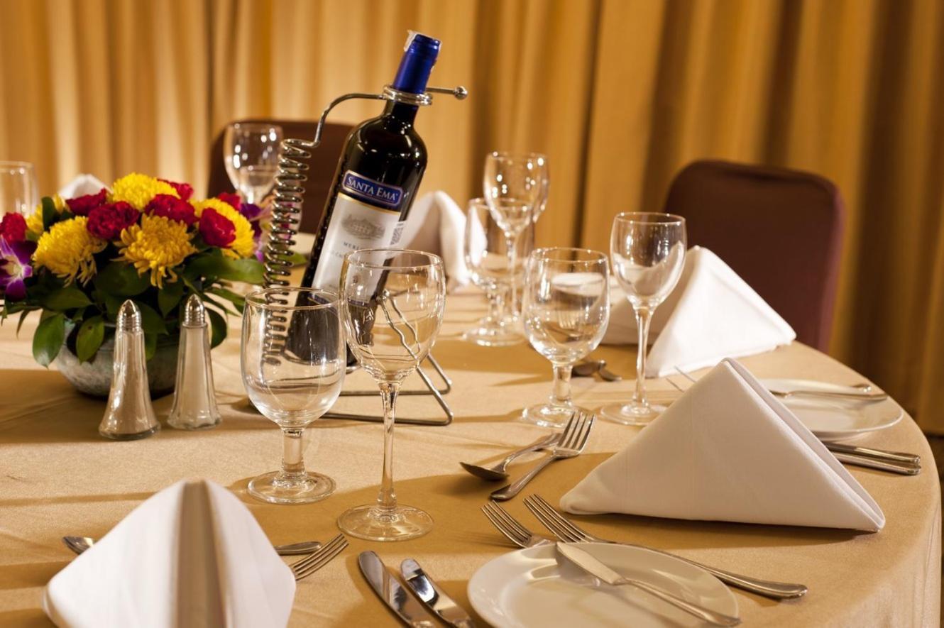 Grand Tropic Suites Hotel Jakarta Luaran gambar