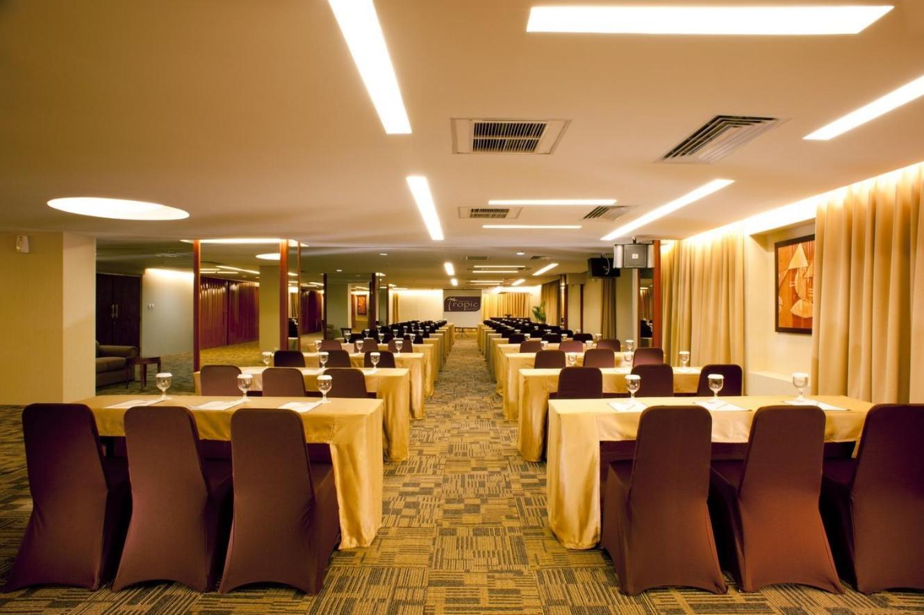 Grand Tropic Suites Hotel Jakarta Luaran gambar
