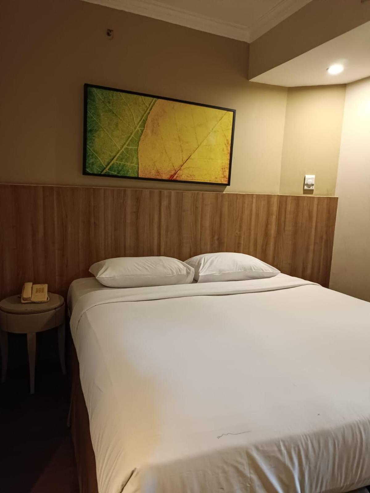 Grand Tropic Suites Hotel Jakarta Luaran gambar