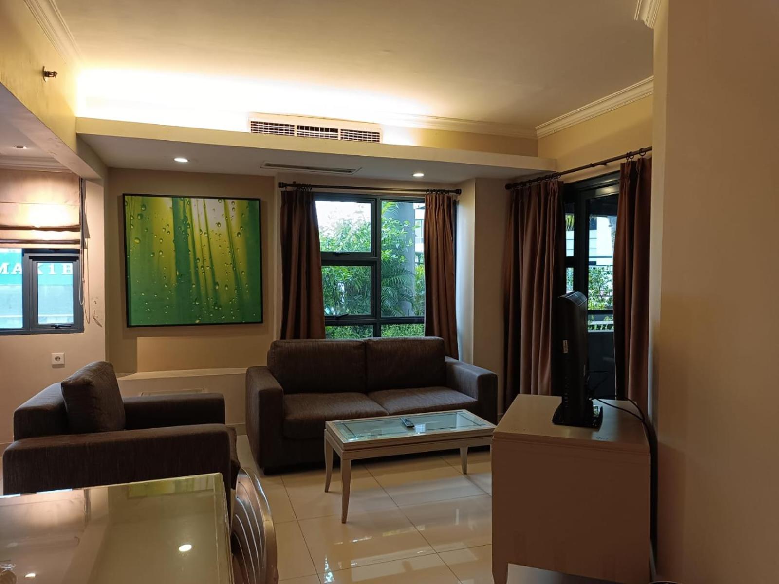 Grand Tropic Suites Hotel Jakarta Luaran gambar