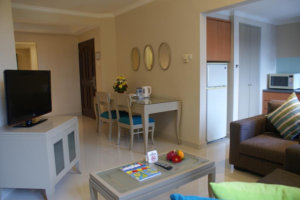 Grand Tropic Suites Hotel Jakarta Luaran gambar