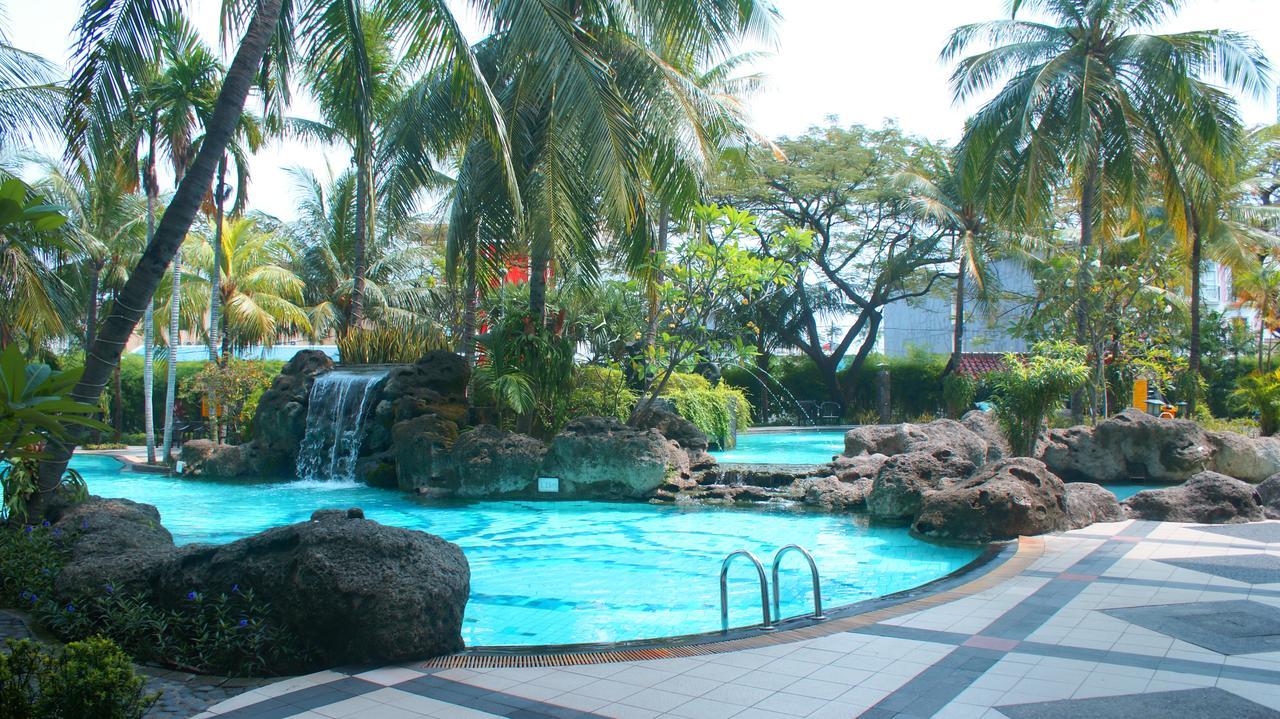 Grand Tropic Suites Hotel Jakarta Luaran gambar