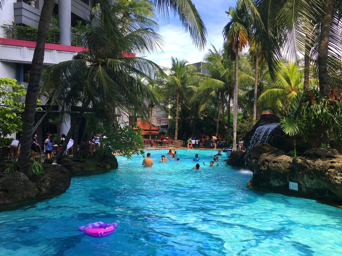 Grand Tropic Suites Hotel Jakarta Luaran gambar