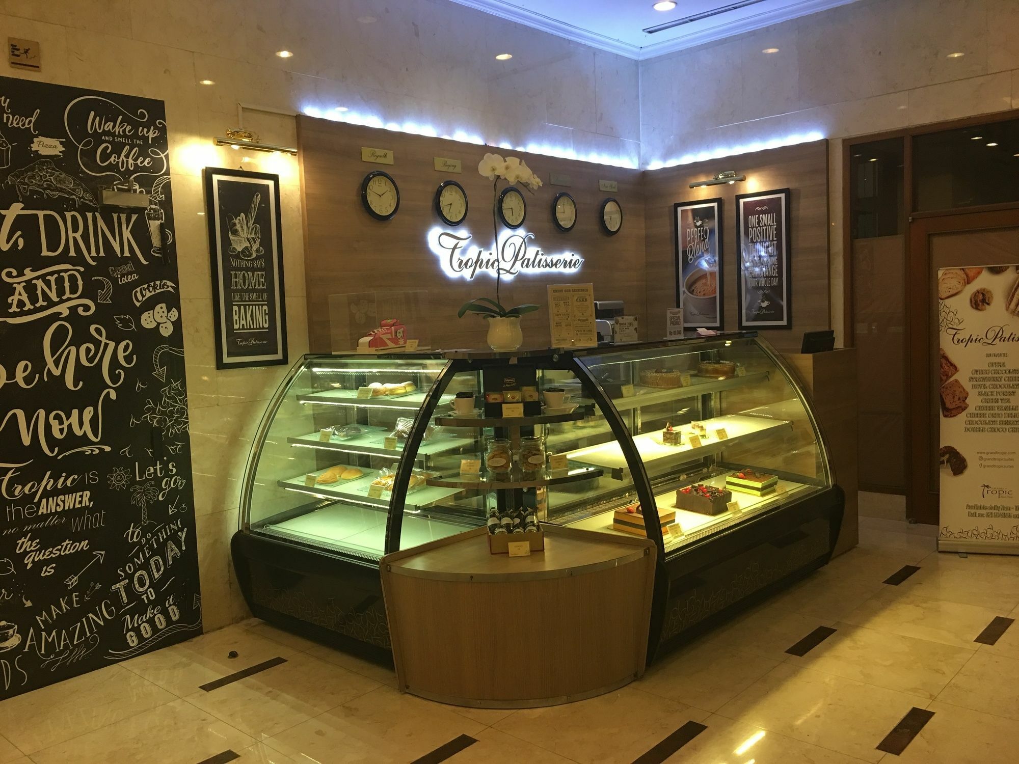 Grand Tropic Suites Hotel Jakarta Luaran gambar
